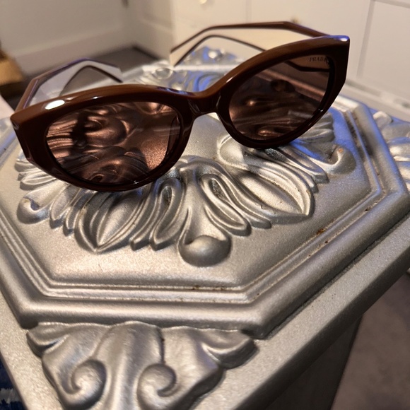 Prada sunglasses - Picture 10 of 12